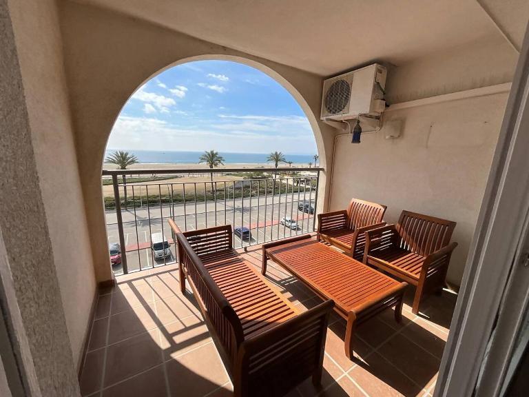 AwayDays Apartamento en la 4a planta vista mar - B&B Empuriabrava