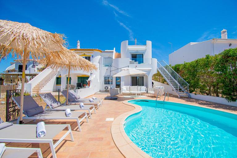 Casa Mel - Stylish 3-Bed Townhouse with Pool - Bed and Breakfast Carvoeiro