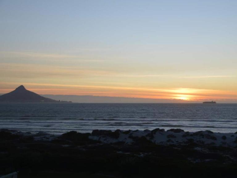 Dolphin Delight - B&B Bloubergstrand