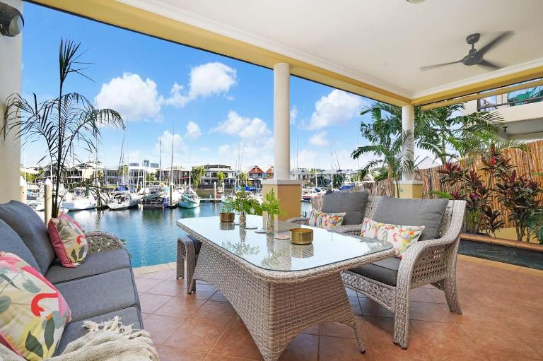 Villa Utopia on the Marina 3 Bed, 3 Bath - B&B Stradbroke