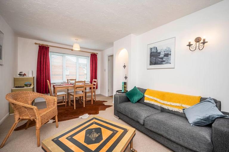 Cosy 2 bedroom flat close to Tower Bridge with free parking - Chambres d'hôtes Londres