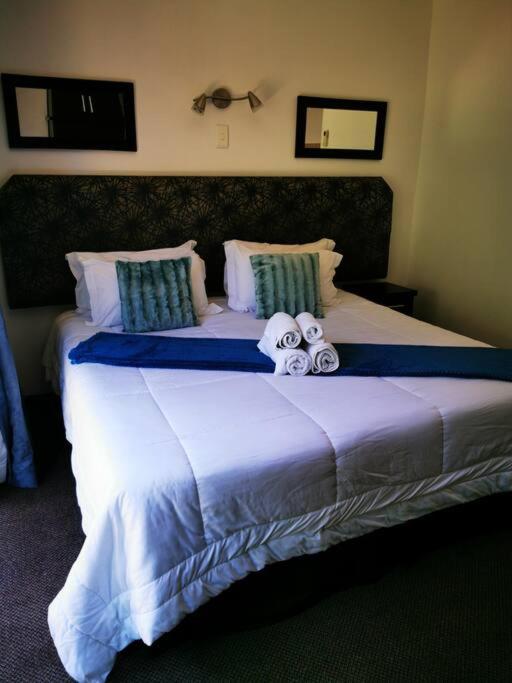 Modern Apartment in Bains Lodge - B&B Bloemfontein