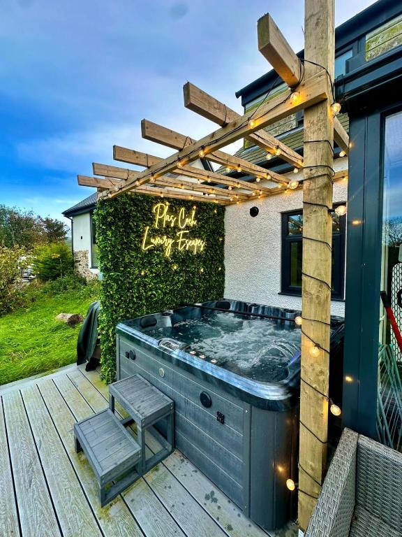 Plas Coch, Snowdon Views with Large Garden - B&B Caernarfon