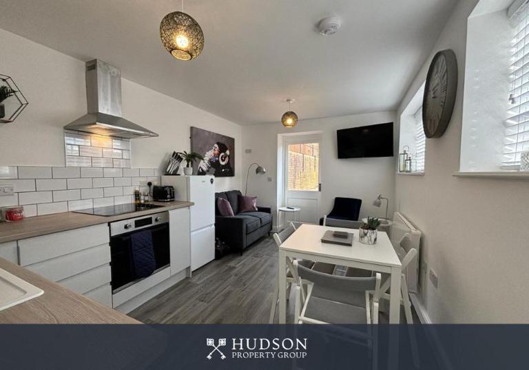 Detached House in Telford with Parking - Chambres d'hôtes Telford