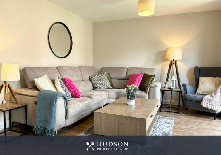 3 Bedroom Modern Property with Parking - B&B Shrewsbury