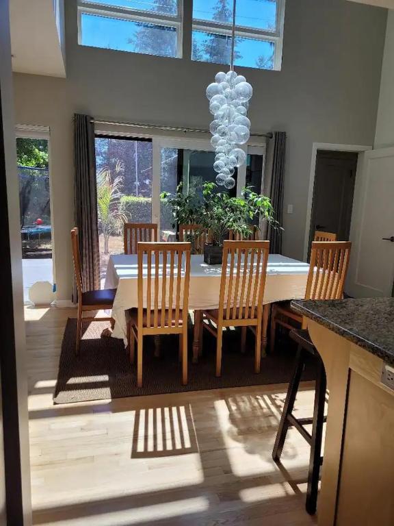 Haller Lake Neighborhood - B&B Seattle