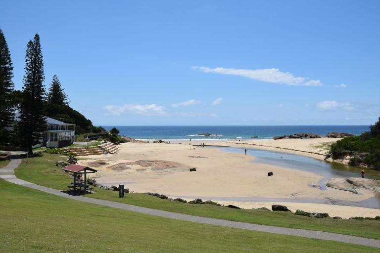 Main Beach 1 - Bring your own linen. - B&B South West Rocks