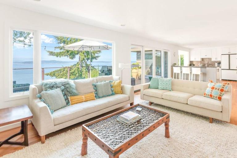 Quintessential Seattle Water Views w HotTub - Bed and Breakfast Seattle