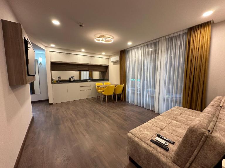 Beautiful apartments near the sea Adlia street - Chambres d'hôtes Batoumi