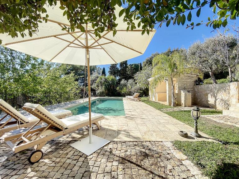 Charming villa with pool, ideal family holiday - B&B Saint-Paul-de-Vence
