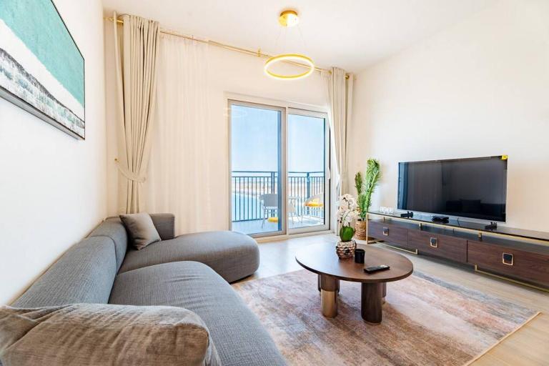 Discover Local Culture from Your Cozy Home 805 - Bed and Breakfast Abu Dhabi