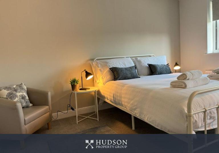 Spacious Townhouse with Garden - B&B Malinslee