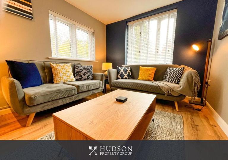 2 Bedroom Home near Theatre Severn with Parking - B&B Shrewsbury