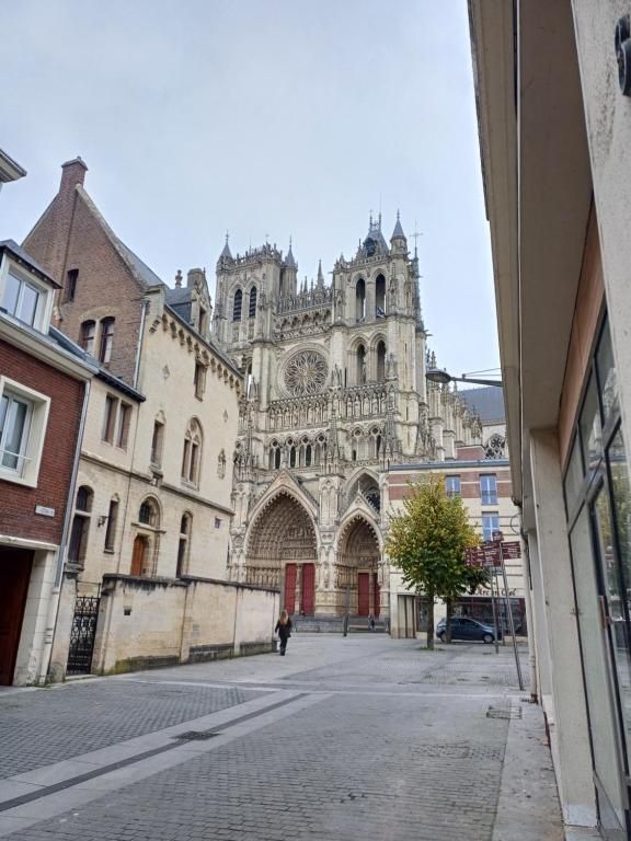 90m Cathédrale - Plein centre- 2ch - 4 couchages - 6 personnes - Ferienwohnung Amiens