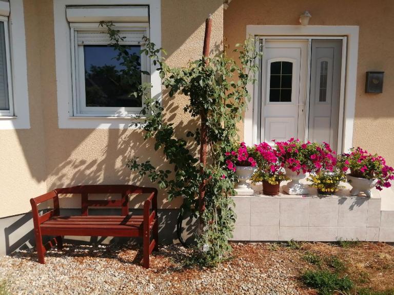 Ezo Apartmanház Balatonberény - Ferienwohnung Balatonberény