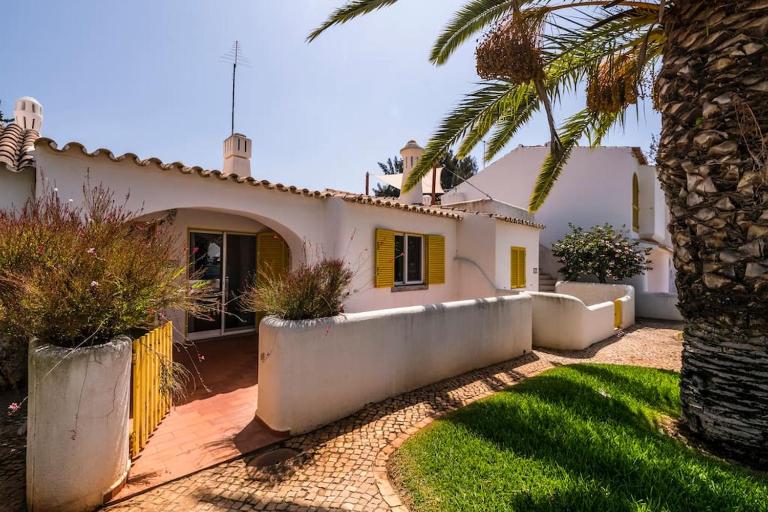 Vilamoura Beach Villa by nature with Olympic Pool - Ferienwohnung Quarteira