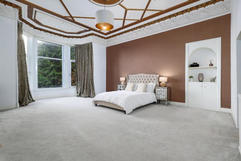 Extravagant 6 Bed Victorian Townhouse with Hot Tub - B&B Glasgow