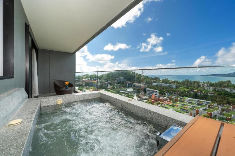 Surin sea view 3br apartment with jacuzzi - B&B Surin Beach