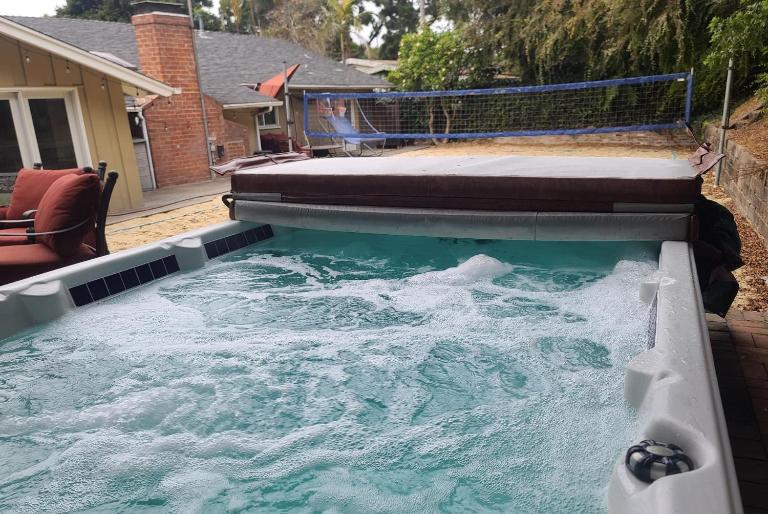 Westside Retreat w Yard, Grill, Hot Tub, Near Sofi Stadium, LAX, and the Beach - Chambres d'hôtes Los Angeles
