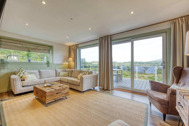 New Build Lodge With Stunning Views of Loch Awe - B&B Hayfield