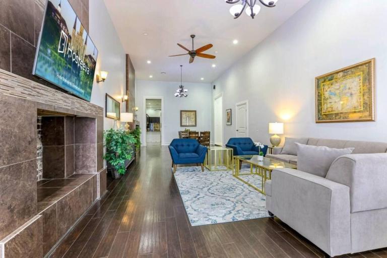 Spacious Condos on Carondelet Street Close to the French Quarter - B&B New Orleans