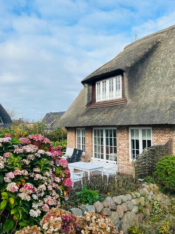Hiidhüüs Wenningstedt unter Reet mit Sauna - B&B Wenningstedt