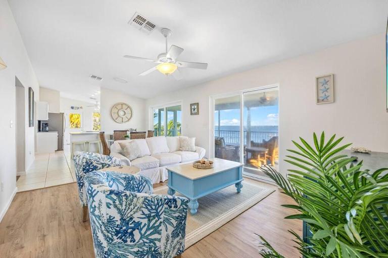 Direct RiverFront Paradise Home - Chambres d'hôtes Micco