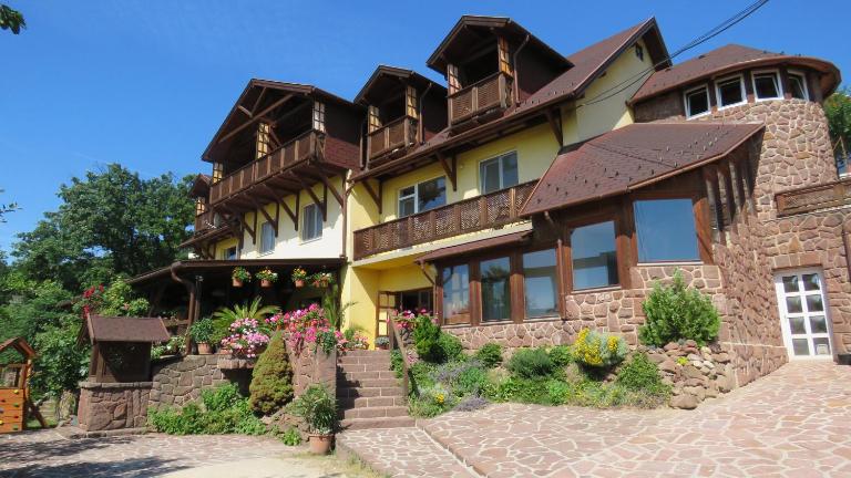 Prima Porta Vendeghaz - Bed and Breakfast Balatonalmádi