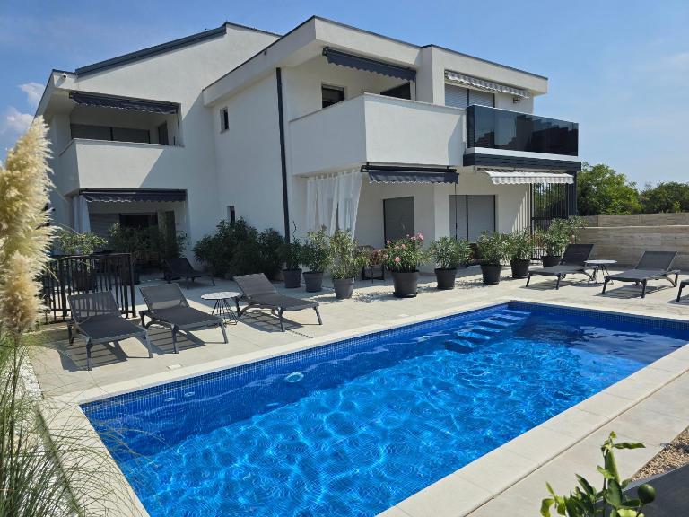 Rimac Apartments - B&B Novalja