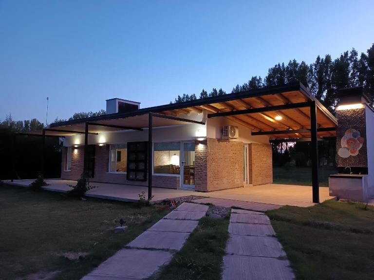 Casa de Campo Benegas con cochera y parrilla - B&B San Rafael