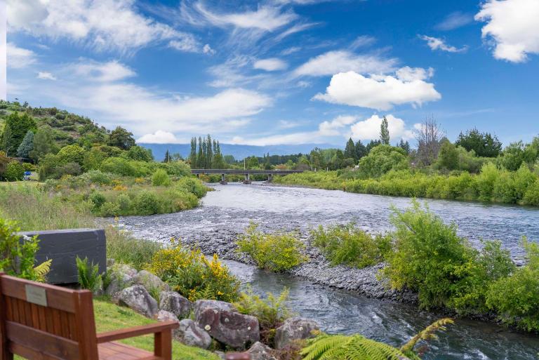Tongariro Base Camp - Turangi Holiday Home - B&B Turangi