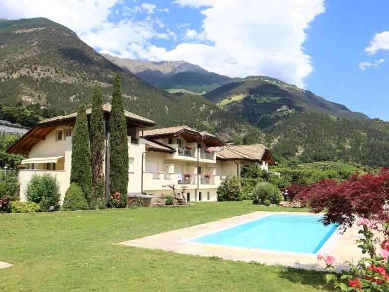 Apartment in Goldrain with Pool & Mountain Views - B&B Latsch
