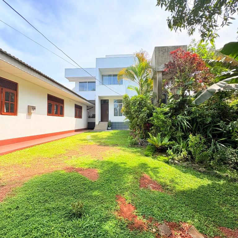 Coastal Cloud - Bed and Breakfast Hikkaduwa
