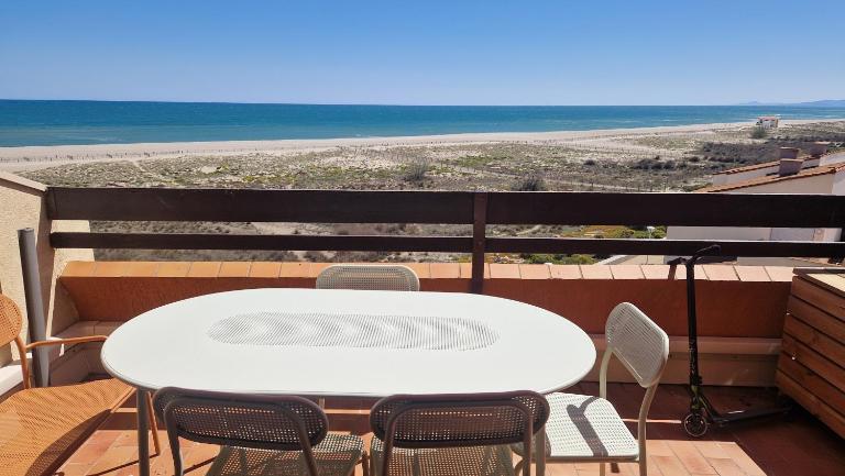 Appt T1 bis, terrasse face mer, rénové, climatisé - B&B Port Leucate
