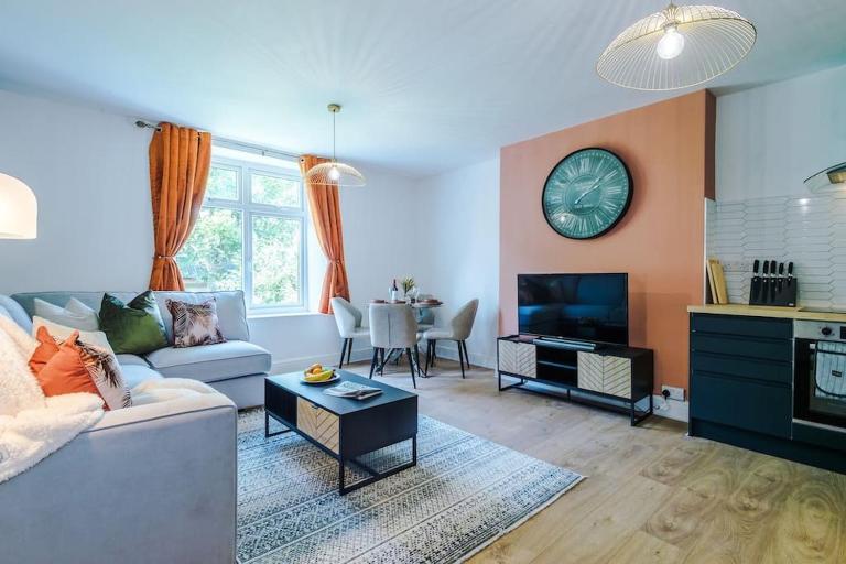 ANCHORAGE APARTMENT 5 - Two bed apartment close to the centre and the beach, located in Llandudno, North Wales - B&B Llandudno