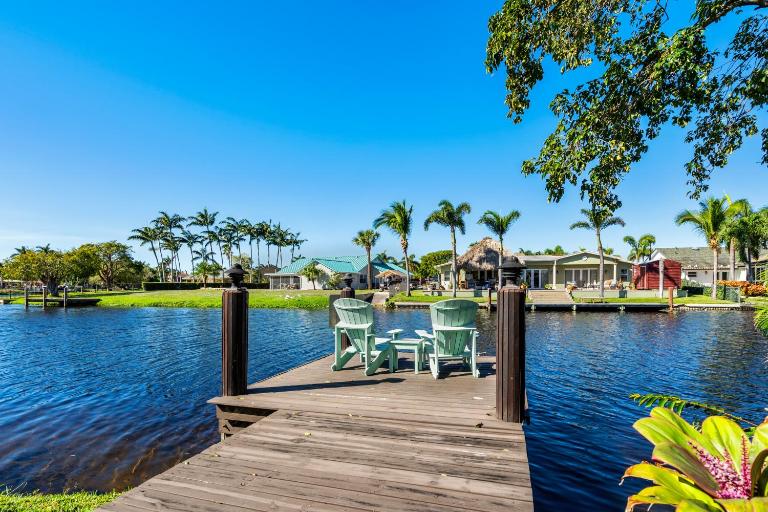 VacationSunwind Delray home! Water Front Pool Dock near Beach - B&B Delray Beach