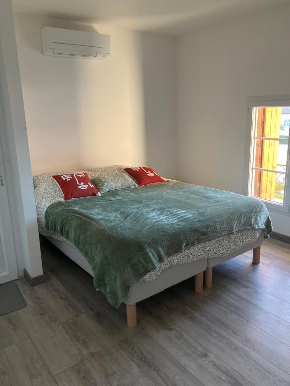 Chambre 2 piscine - B&B Gignac