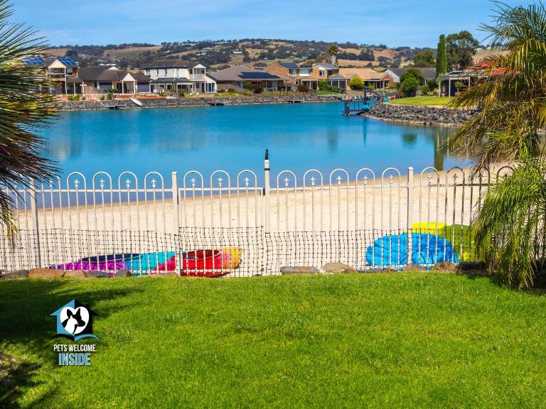 Lake Front - Tropical Retreat at Encounter Bay! - Chambres d'hôtes Encounter Bay