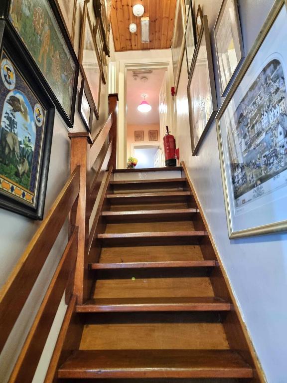 Centrally located in Canterbury with two bedrooms and a sofa bed - B&B Canterbury