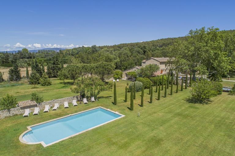 magnificient property with heated swimming-pool in the luberon - 14 persons - B&B Les Taillades