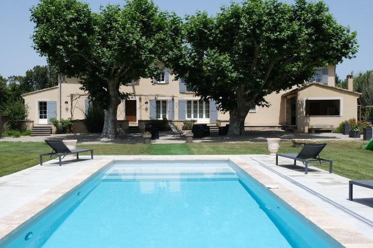 typical provencal mas with heated pool, 10 people, in the countryside of cavaillon, luberon, provence. - B&B Cavaillon