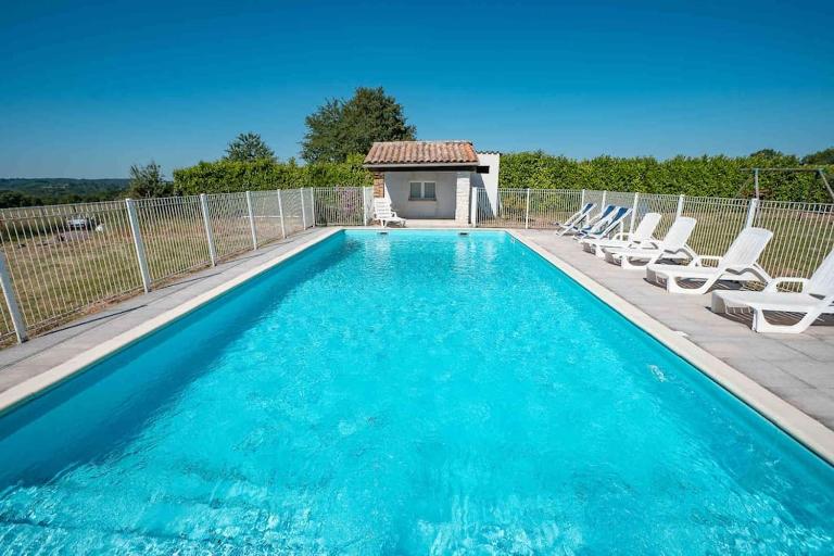 Maison Périgourdine 14 personnes avec piscine - B&B Busserolles