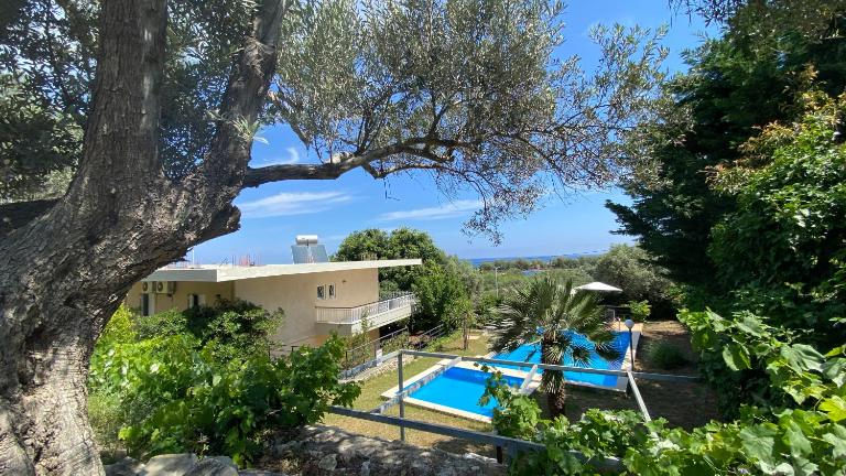 Villa George - B&B Adelianos Kampos