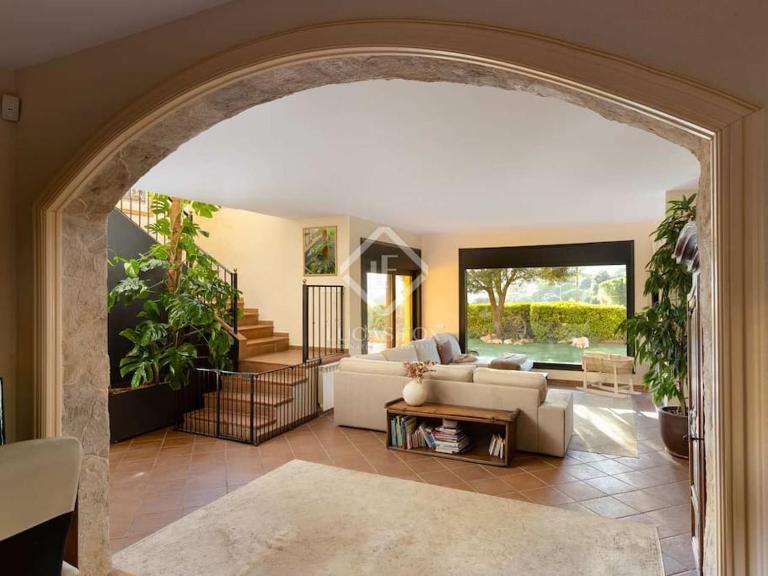 Beautiful house with sea view near Barcelona - B&B Cabrils