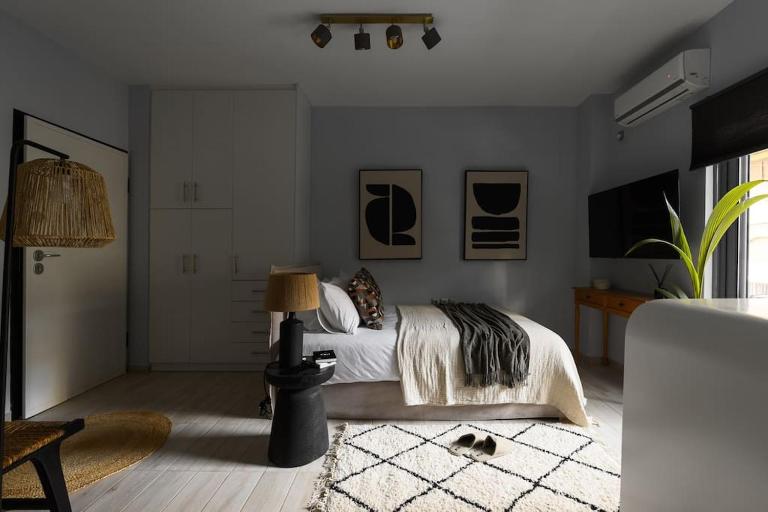 Piraeus Gem - Netflix, Nespresso and Style - B&B Pireo