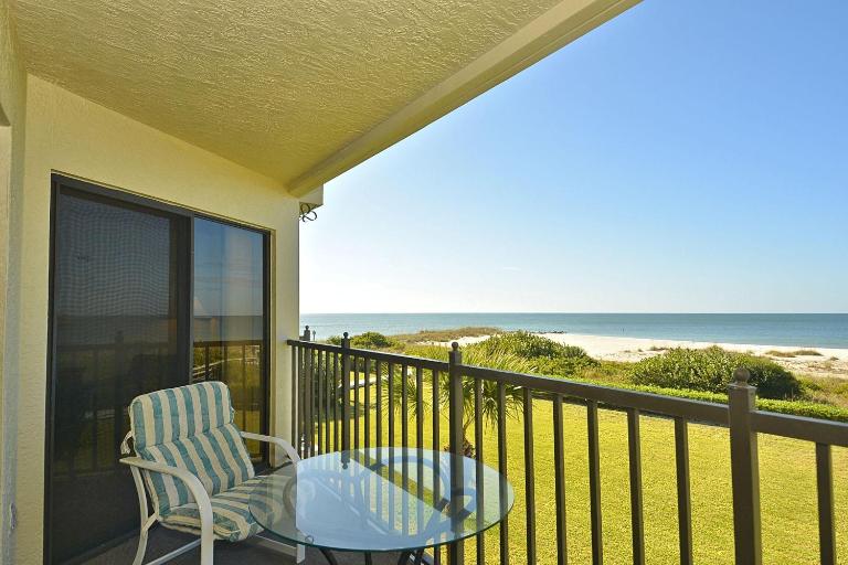 Land's End 7-305 Beach Front - B&B Saint Pete Beach