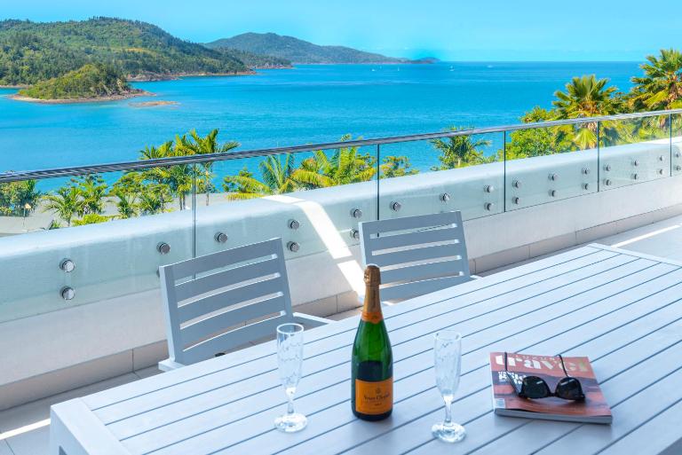 Bella Vista E9 - Ocean View Spacious 2 Bedroom with golf buggy - Chambres d'hôtes Hamilton Island
