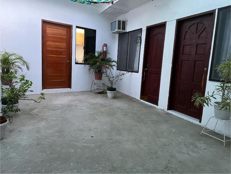 GJES HOSTEL and GUESTHOUSE - Bed and Breakfast Moalboal