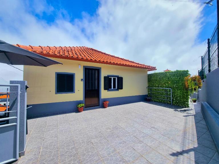 Cozy Santana House Near Pico Ruivo Trails and levadas - Bed and Breakfast Santana