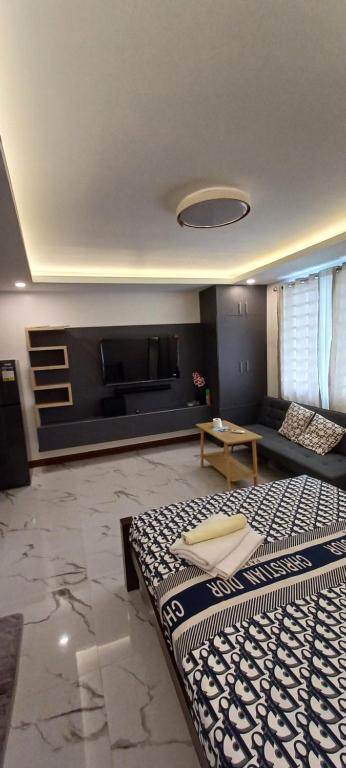 B Mary's Staycation in Tanza CAVITE Condo Type with balcony 2 person - B&B Tanza